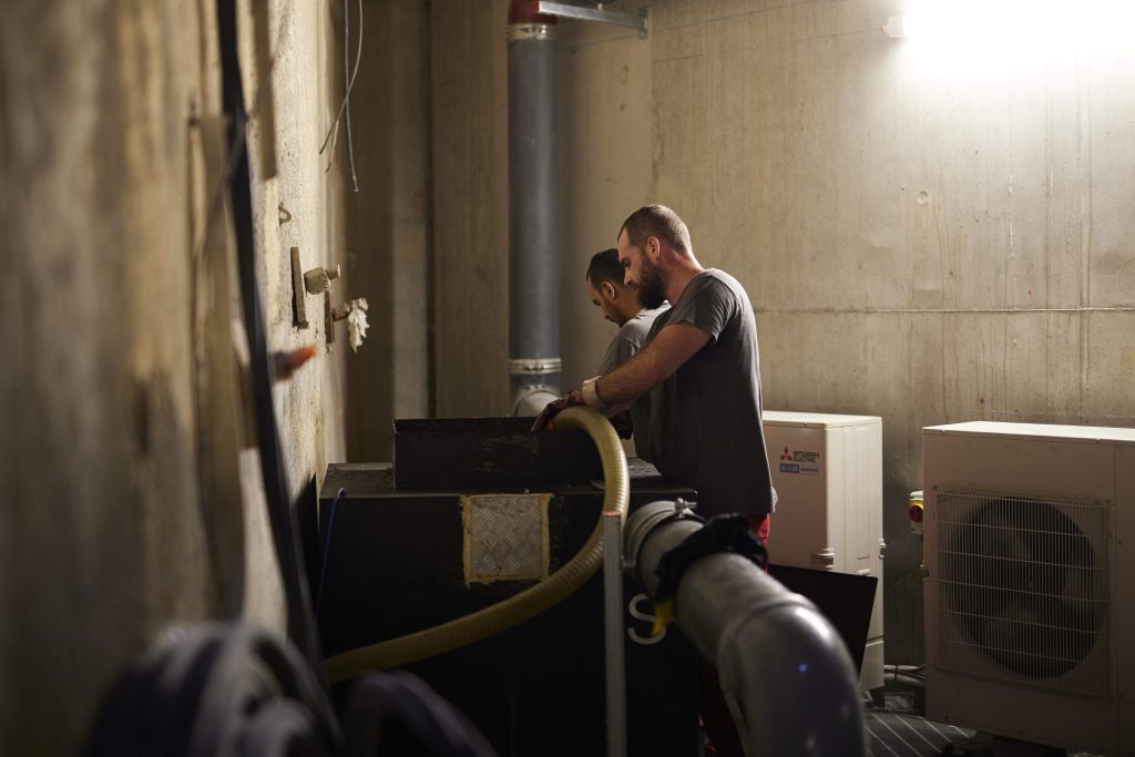 Une intervention de pompage de bac à graisse